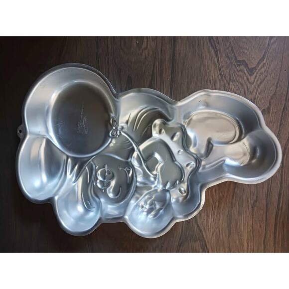 Vintage 1983 Peyo Smurfette cake pan - Picture 2 of 3